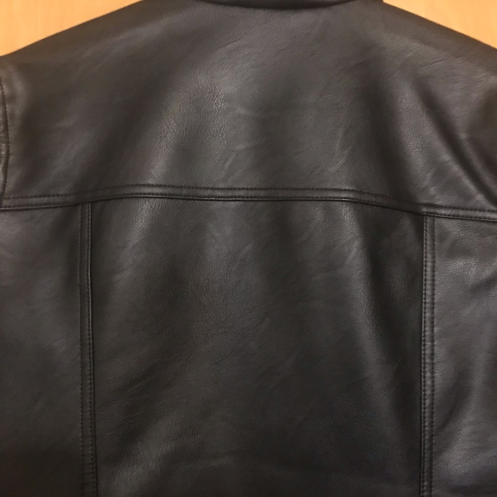 LEVI’S FAUX LEATHER CLASSIC TRUCKER JACKET - Picture 6 of 9